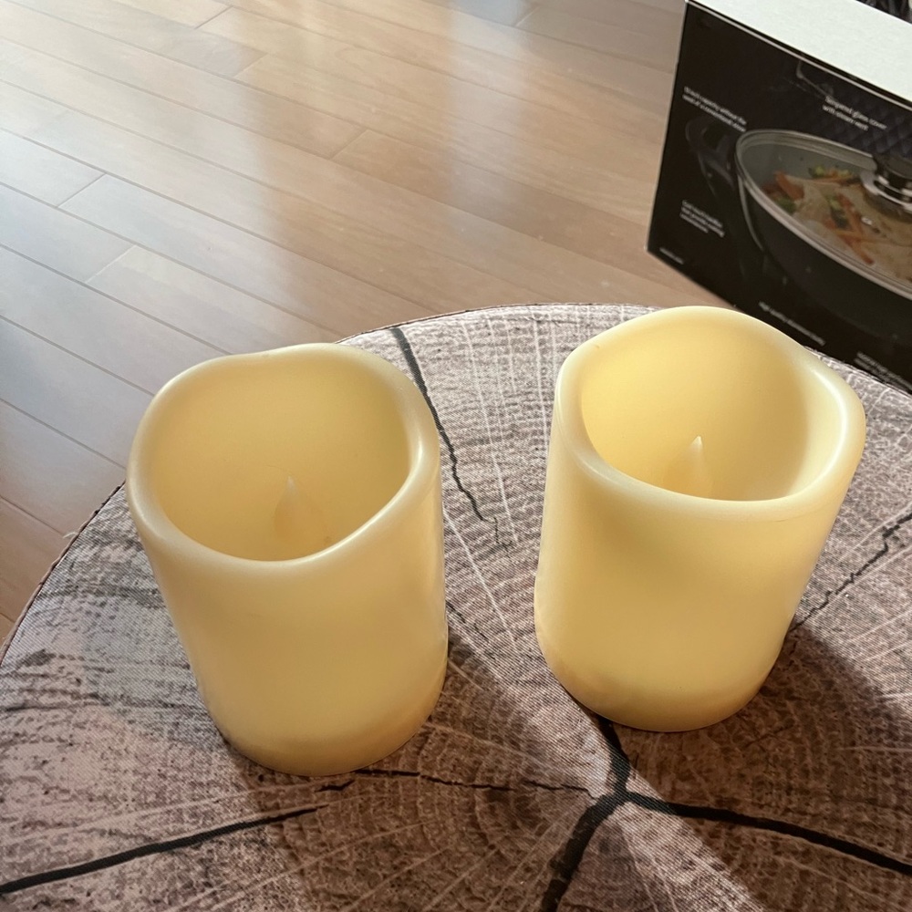 Like new set of 2 electric flickering candles